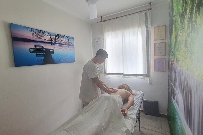 1 Hour Private Chiromassage Session in Seville - Entering Khalma’s Studio: central Seville, no detours