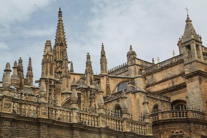 Alcazar and Cathedral & Giralda of Seville. Skip The Line! Includes access tickets - Stop 1: Monumento a la Inmaculada Concepción and quick neighborhood context