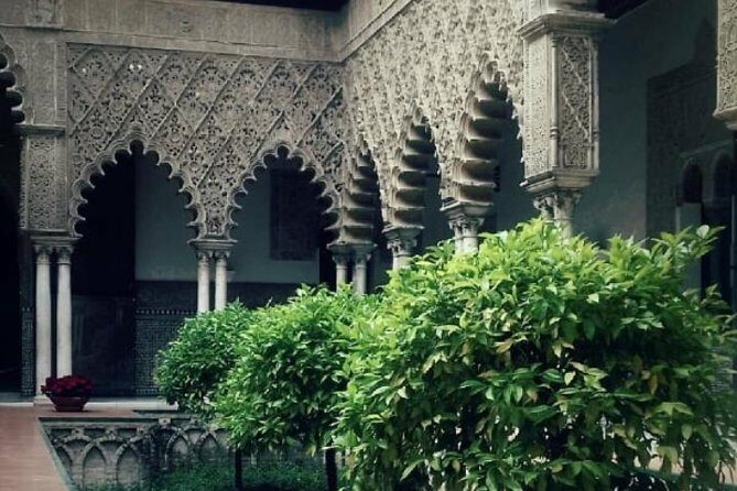Alcazar and Cathedral of Seville Private Tour - Real Alcázar: Moorish-medieval palace magic, explained clearly