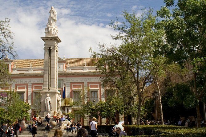 Alcázar and Jewish Quarter Guided Walking Tour in Seville - What happens at the Real Alcázar: courtyards first, then the story