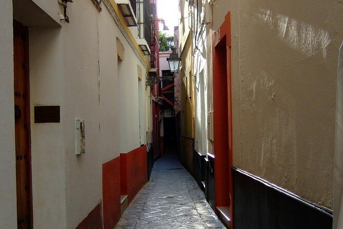 Alcázar and Jewish Quarter Guided Walking Tour in Seville - Plaza views: Giralda moments and why they matter