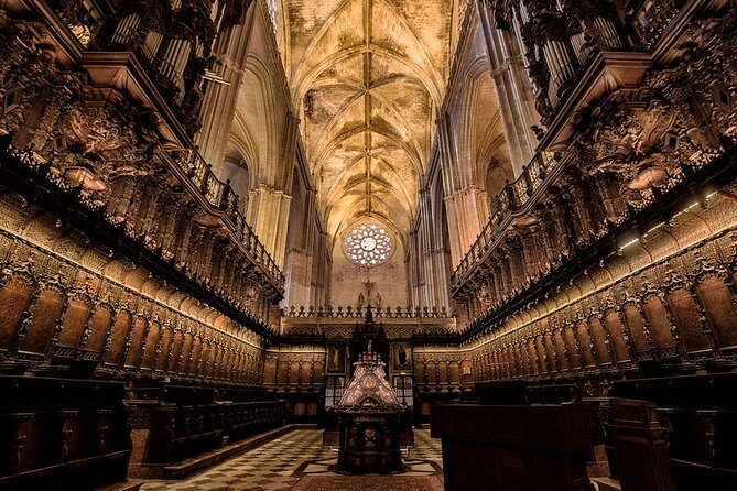 Alcazar, Cathedral and Giralda Guided Tour with Priority Tickets - Giralda Tower: From Mosque Minaret to Cathedral Bell Tower
