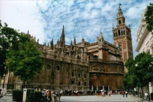 Alcazar, Cathedral and Giralda of Seville with entrance fee included - Seville Cathedral: Where the Size Feels Personal