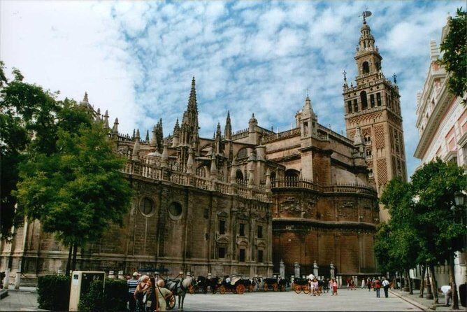 Alcazar, Cathedral and Giralda of Seville with entrance fee included - Seville Cathedral: Where the Size Feels Personal