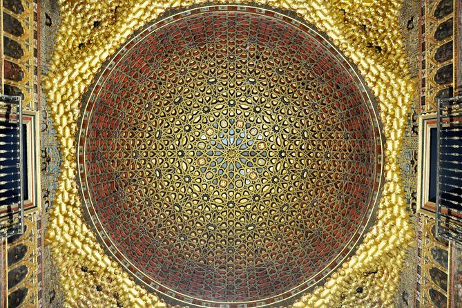 Alcázar, Cathedral & Giralda: Guided Tour with Fast-Track Tickets - Royal Alcázar of Seville: Palaces First, Gardens Later
