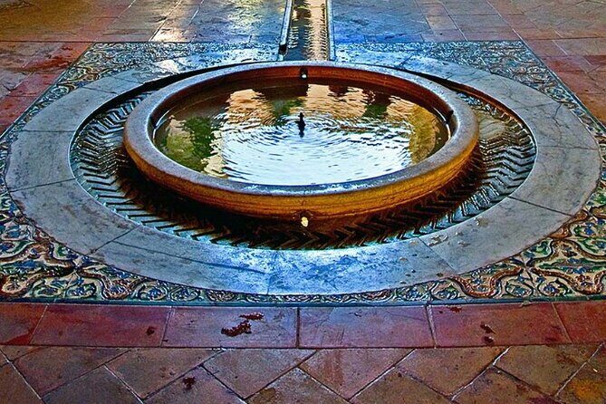 Alcazar Guided Day Tour in Seville - Using an art historian guide to make architecture click