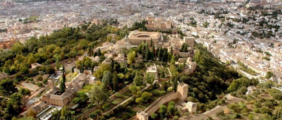 Alhambra and Albaicín Full-Day Private Tour from Seville - Private guides and professional drivers: why it feels relaxing