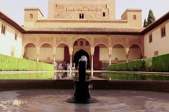 Alhambra Guided Tour & Albaicin Tour from Seville - Albaicín on your feet: how to use your 90 minutes well