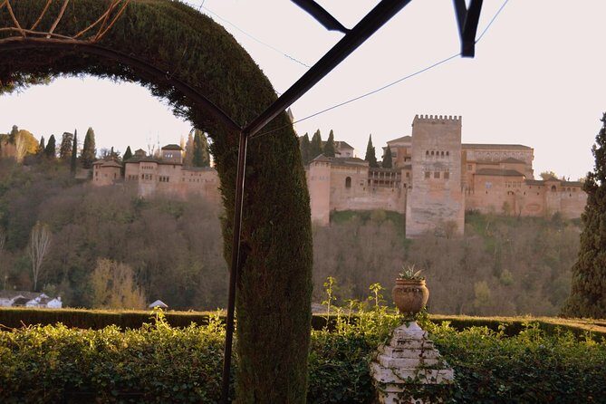 Alhambra Private Tour & Nazaries Palaces from Seville with Pickup - Why this Seville-to-Granada Alhambra plan actually works