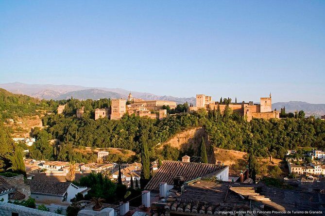 Alhambra with Nazaries Palaces Private Tour from Seville - What makes the Alhambra tour feel private (not rushed)