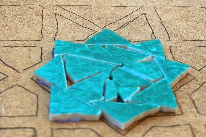 Be an Artisans in Seville for a day - What You Do During the Two Hours: Cut, Place, Build