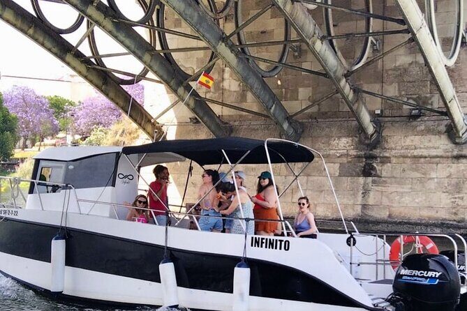 Boat Trip "Los Rincones del Guadalquivir" - Stop highlights: captain photos near the tower view