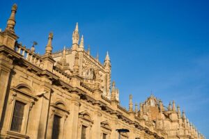 Cathedral and Giralda Tour - The Main Altarpiece and the choir: what to look for