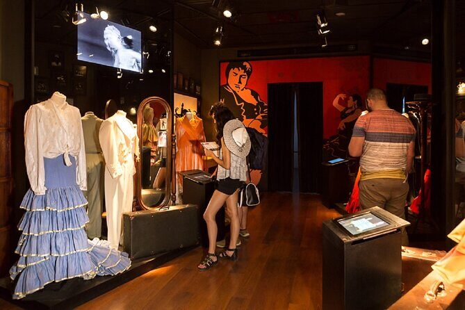 Combined ticket: Puro Flamenco Show + Flamenco Museum visit - The show in Seville: seven styles in an intimate room
