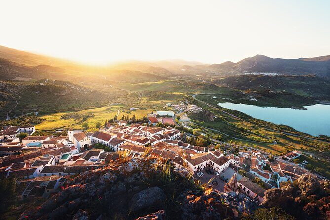 Day trip to Zahara, Setenil and Ronda from Seville - Stop 3: Ronda, the bridge views, and planning a late-ish lunch