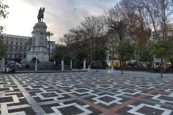 Essential Seville's Ancient History: An Audio Tour - Plaza del Triunfo views: Cathedral right, Archive in front, Royal Alcázar left