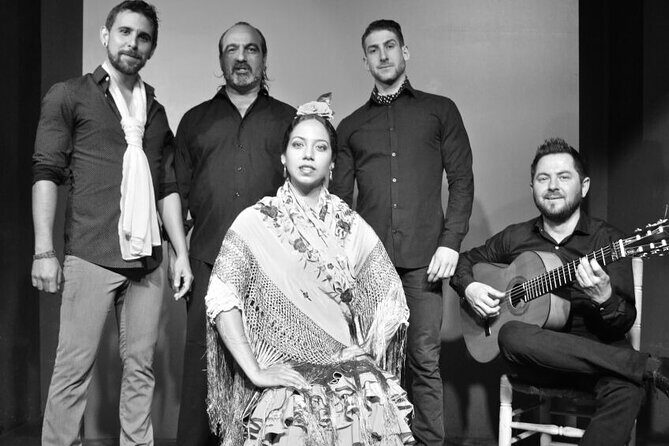 Flamenco show at the foot of the Giralda in Seville - What you’ll actually see: singing, guitar, and dance in about an hour