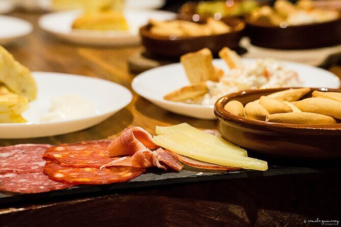 Flamenco Show in Seville - La milonga tablao - Seats and tapas: how to get closer without losing your mind