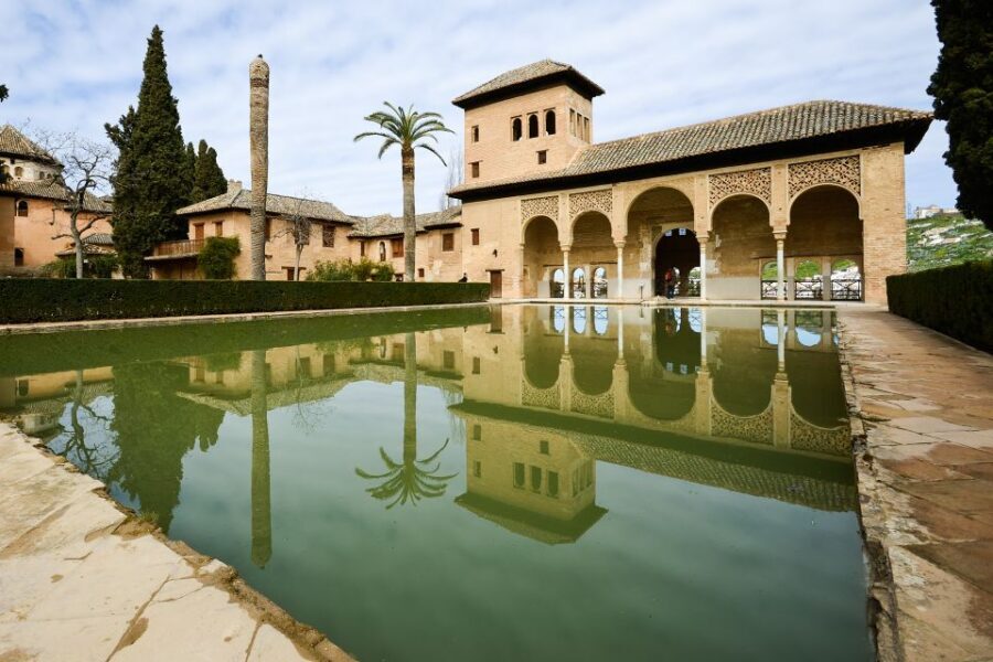 From Seville: Granada & Alhambra Tour with Optional Ticket - Plaza de San Nicolás lunch break: where your own Granada plan starts