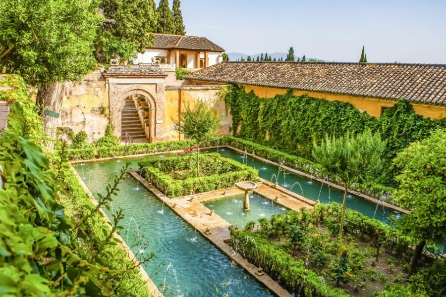 From Seville: Granada & Alhambra Tour with Optional Ticket - Alhambra circuit: photo stops and guided visits that move in a good order