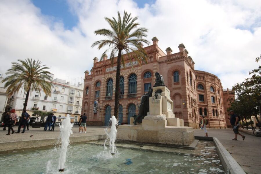 From Seville: Private Day Trip to Cádiz with Guide - Should you book this private Cádiz day trip from Seville?
