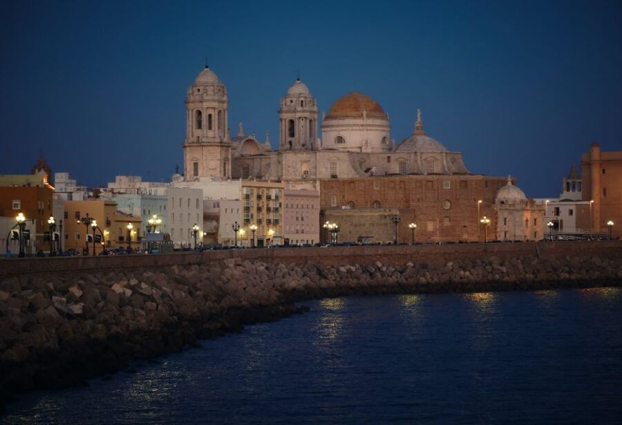 From Seville: Private Day Trip to Cádiz with Guide - Old Town and El Pópulo: where the streets teach you history