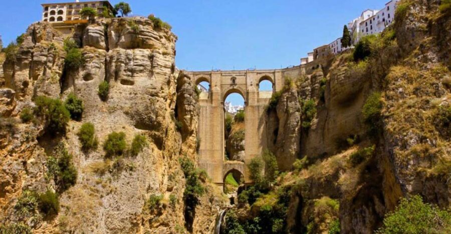 From Seville: White Villages and Ronda Full-Day Trip - Castle of Las Aguzaderas: a quick viewpoint with payoff