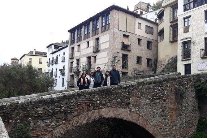 Granada Day Trip: Alhambra & Nazaries Palaces from Seville - Lunch and food: what’s on you