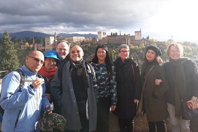 Granada Day Trip: Alhambra & Nazaries Palaces from Seville - Comfort on the bus: AC, smoking rules, and long-seat stamina
