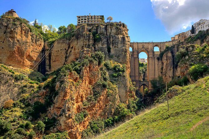 Granada Private Transfer to Seville with a Visit to Ronda - Optional Ronda Private Guide: When It’s Worth the Extra Cost