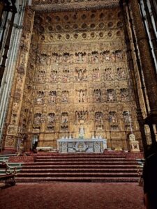 Guided tour in the Cathedral of Seville - Where you start: Plaza Virgen de los Reyes meeting point