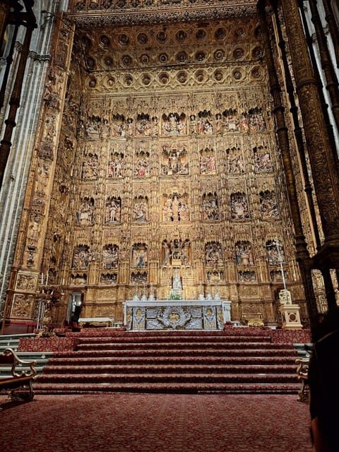 Guided tour in the Cathedral of Seville - Where you start: Plaza Virgen de los Reyes meeting point