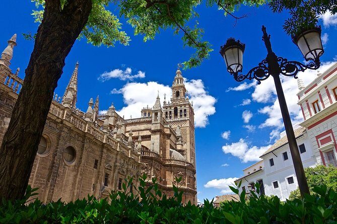 Guided Tour of Santa Cruz Jewish Quarter, Alcázar, and Cathedral - Who this tour suits best