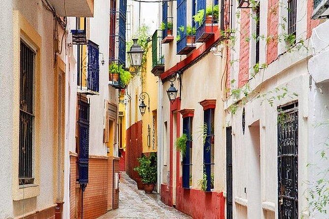 Guided Tour of Santa Cruz Jewish Quarter, Alcázar, and Cathedral - Giralda Tower: minaret origins and the best city angles