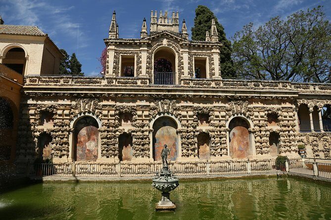 Guided Tour Sevilla Alcázar - Meeting at Seville Tourist Office, then ending by La Giralda