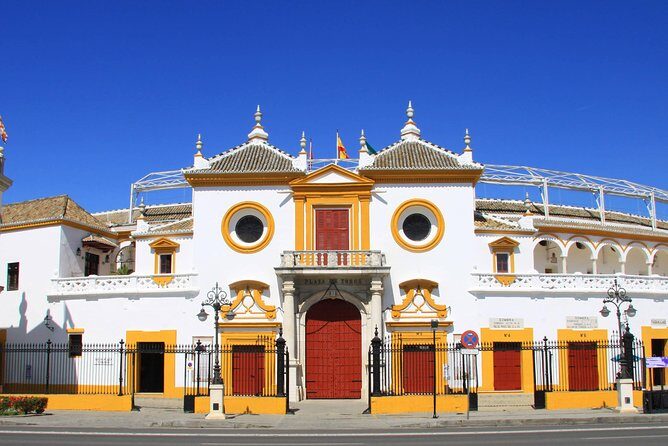 Highlights Bike Tour in Seville - Comfort and timing: helmets optional, water not included