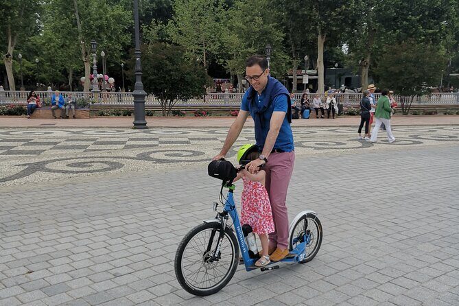 Kickscooter electric tour Sevilla - Guide Style: Live Commentary That Keeps Pace Human