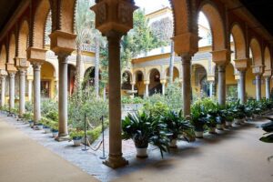 "Las Dueñas" Palace ticket + Audioguide - Inside the palace rooms: what to focus on beyond the walls