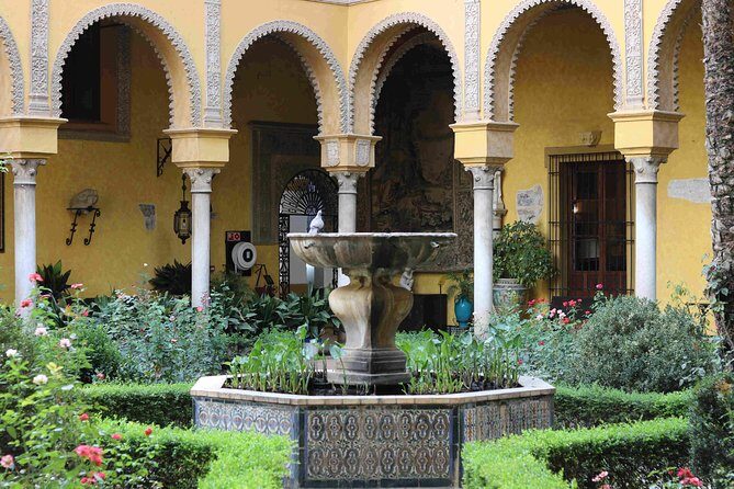 "Las Dueñas" Palace ticket + Audioguide - Where to meet and what the timing looks like