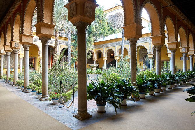 "Las Dueñas" Palace ticket + Audioguide - Inside the palace rooms: what to focus on beyond the walls