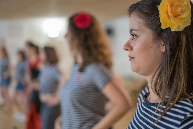 Learn Flamenco in 90 minutes - Gift flower - Where to Meet in Seville: C. Rioja in the Casco Antiguo