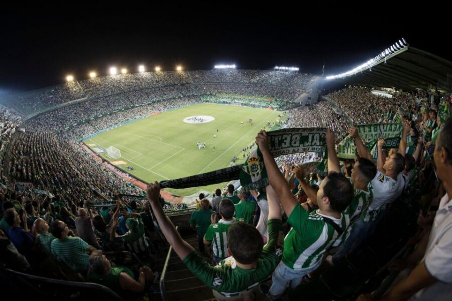 Live Real Betis football matches & atmosphere with local fan - Anthem time in the stadium: watching the chant, not just the match