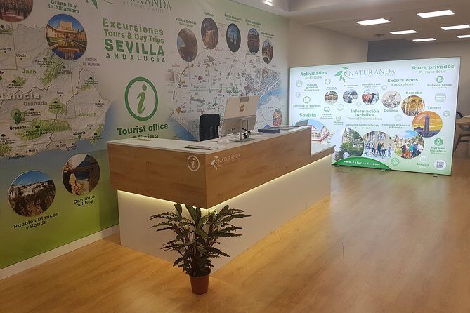 Luggage Room in Seville City Centre - Stop 1 (Day 2): Naturanda Tourism Information - Luggage Storage