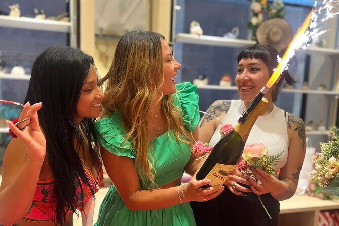 Make a traditional "tocado" sevillano - Drinks, snacks, and keeping the vibe social