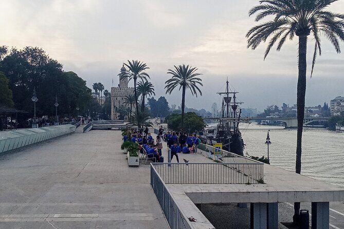 Must See Running Tour Of Sevilla - Real Fábrica de Tabacos, Jardines de Murillo, and Santa Cruz backstreets