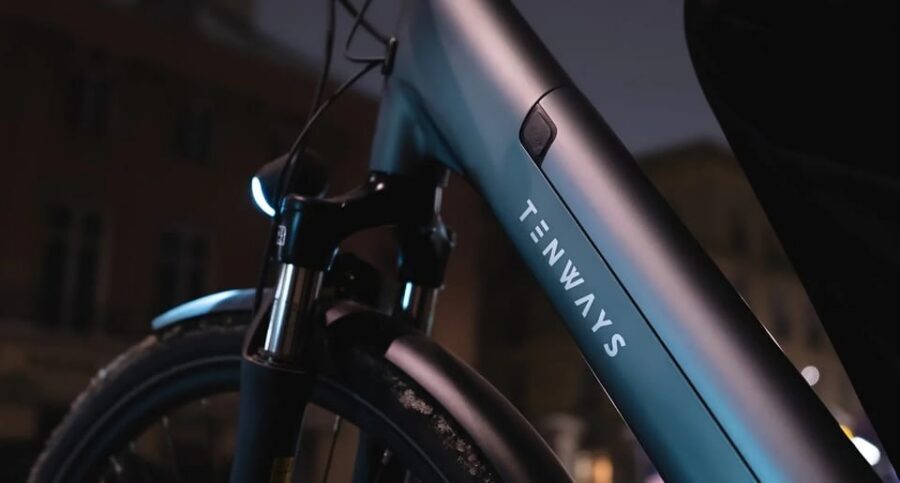 NOSIESTA | Guided E-Bike Tour Sevilla | ENGLISH (NATIVE) - University of Seville and Plaza de España: where the tour slows down for photos