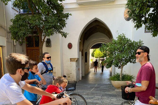 Private Bike Tour Seville - Triana first: get your bearings on the bike