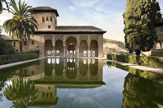 Private Granada Alhambra Tour from Seville - Inside the Alhambra with a private guide: Nasrid Palaces first