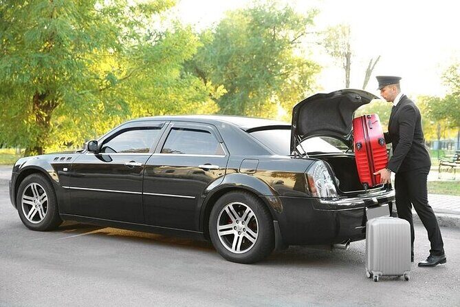 Private One-way Airport Transfer From Seville Airport To Seville - SVQ to Your Door: What This Transfer Actually Gives You