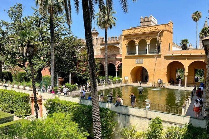Private Tour Alcazar Seville Cathedral and Giralda Tower Climb - Starting in Santa Cruz: a guided warm-up in Seville’s old core